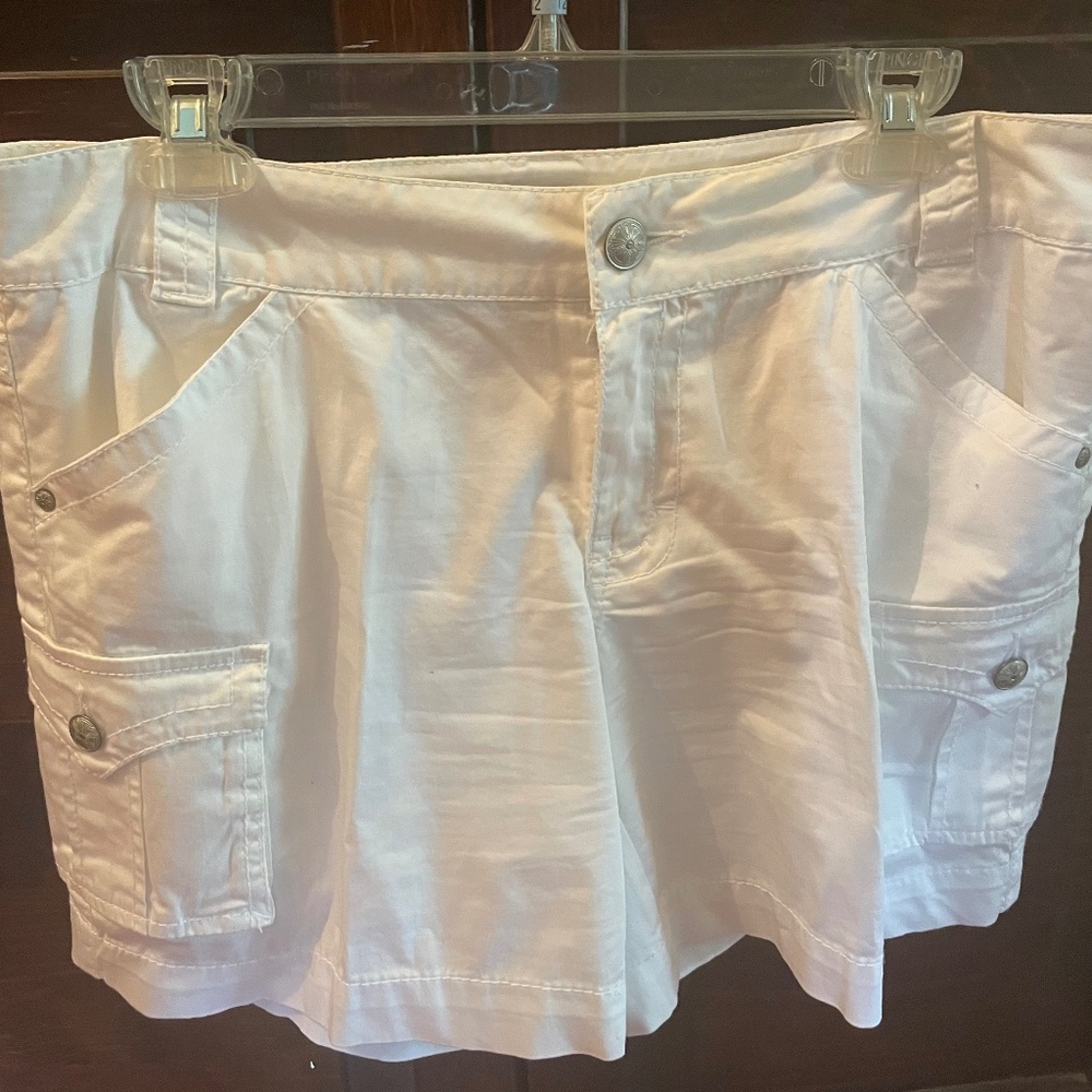 *SUMMER SALE* -CACHE Cargo Shorts- White size 8- Like New